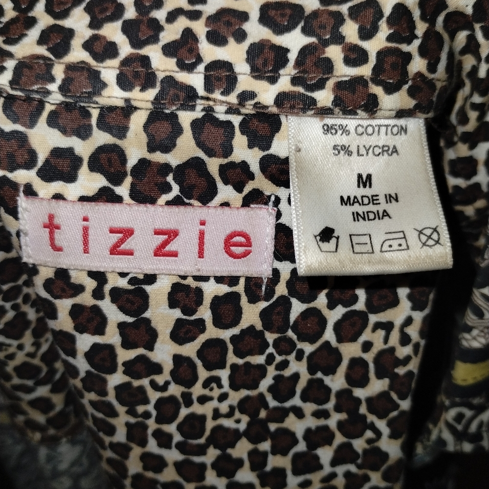 Tizzie blouse size M, black, white and yellow button down leopard accents - Picture 6 of 9